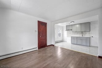 20 Summit Ave in Hawthorne, NJ - Building Photo - Building Photo