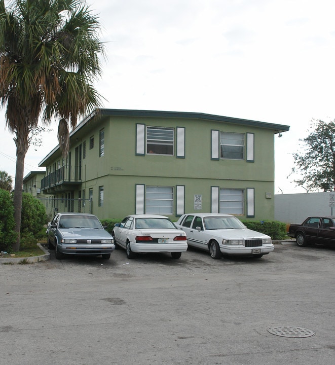 Lenox Apartments in Fort Lauderdale, FL - Building Photo