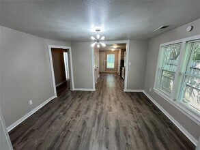 1138 Elmdale Pl in Dallas, TX - Building Photo - Building Photo