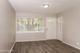 7701 Sherry Lynn Ct in Louisville, KY - Foto de edificio - Building Photo