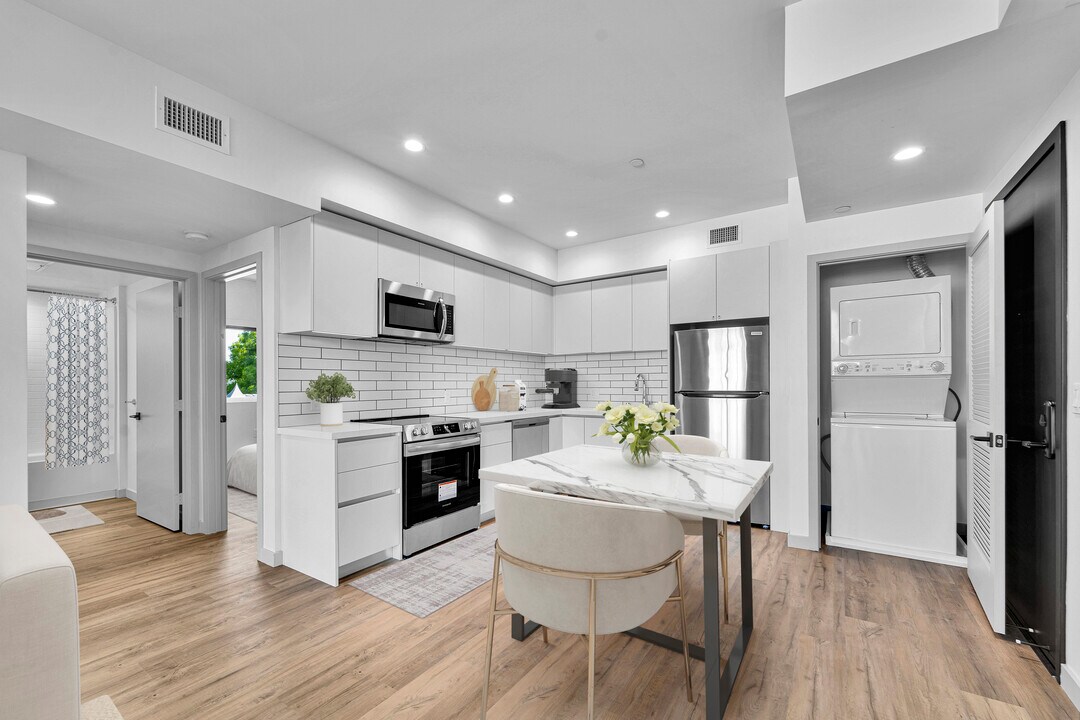 1240 Magnolia Ave in Los Angeles, CA - Building Photo