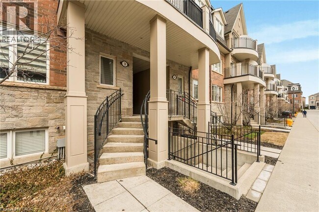 2420 Baronwood Dr in Oakville, ON - Building Photo - Building Photo