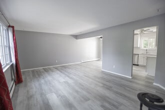 921 Church St, Unit 921 in Bohemia, NY - Building Photo - Building Photo