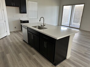 11836 Black Canary Ave in Las Vegas, NV - Building Photo - Building Photo
