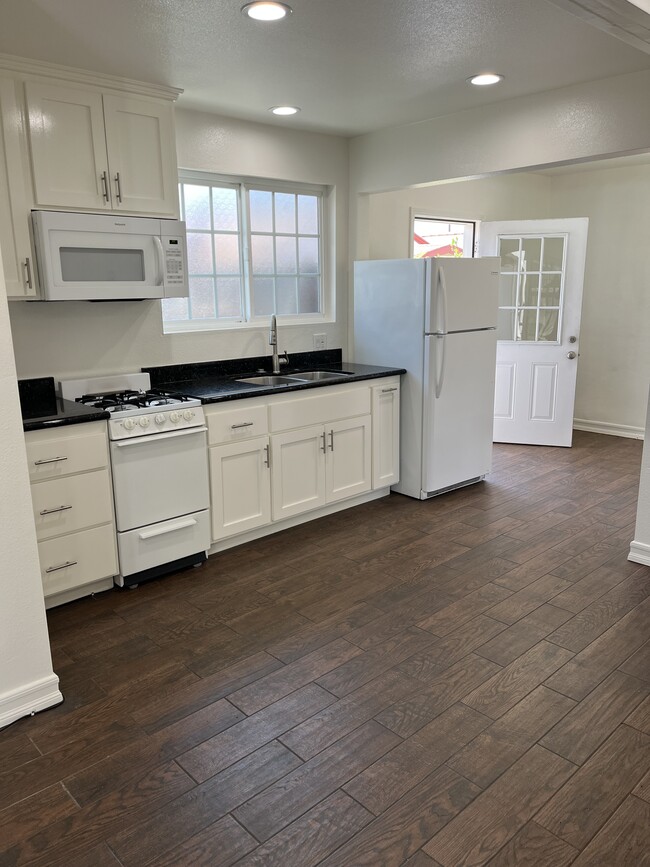 1333 Bennett Ave, Unit B in Long Beach, CA - Building Photo - Building Photo