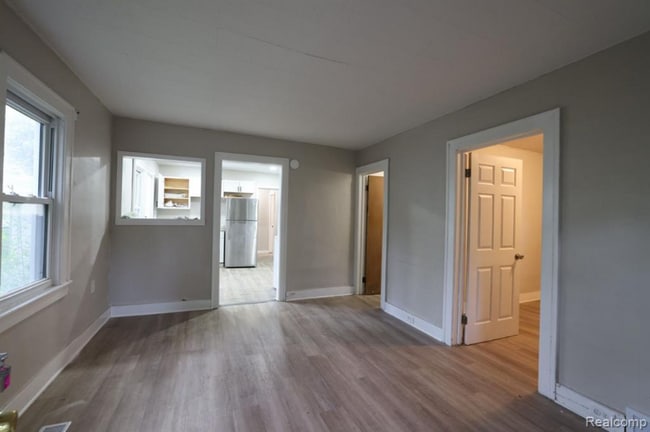 353 W Bernhard Ave in Hazel Park, MI - Building Photo - Building Photo