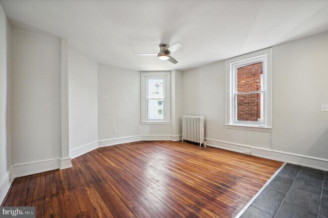 5041 Locust St photo'