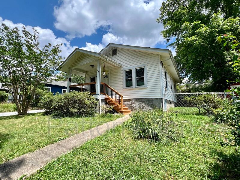90 Fairfax Ave in Asheville, NC - Building Photo