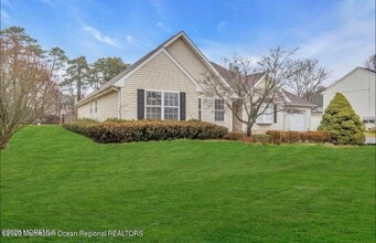 5 Laketree Ct in Manchester Township, NJ - Building Photo - Building Photo