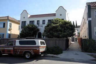 122-124 1/2 S Westmoreland Ave in Los Angeles, CA - Building Photo - Building Photo