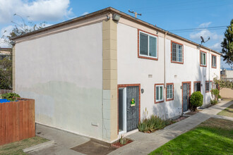 1000 E Bishop St in Santa Ana, CA - Foto de edificio - Building Photo