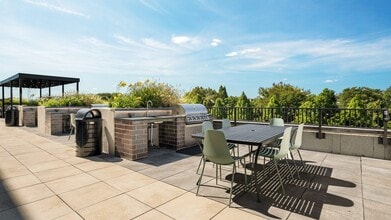2475 N Milwaukee Ave in Chicago, IL - Building Photo - Building Photo