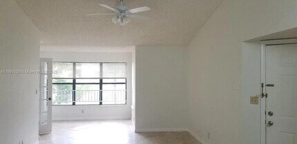 2826 S University Dr in Davie, FL - Foto de edificio - Building Photo