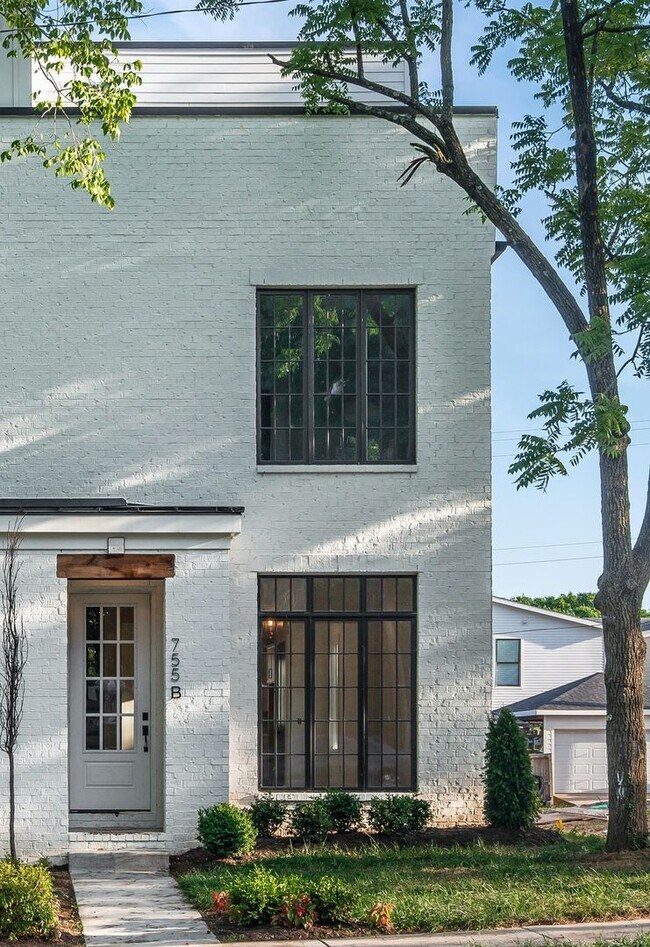 755B Lynwood Ave in Nashville, TN - Building Photo - Building Photo