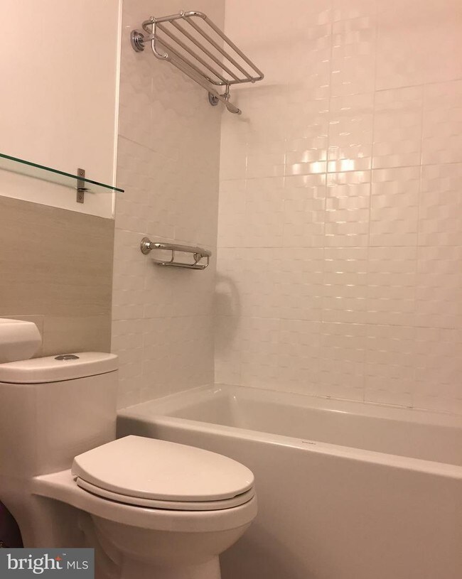 10308 Rockville Pike-Unit -402 in Rockville, MD - Building Photo - Building Photo