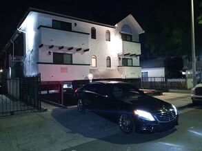 14746 Delano St, Unit 3 in Los Angeles, CA - Building Photo - Building Photo