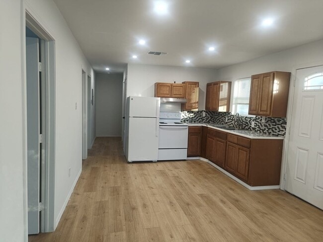 509 S San Felipe Ave in San Antonio, TX - Foto de edificio - Building Photo