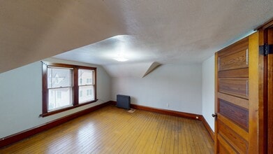 407 S Peoria Ave in Dixon, IL - Building Photo - Building Photo