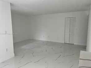 9990 NW 9th St Cir in Miami, FL - Building Photo - Building Photo