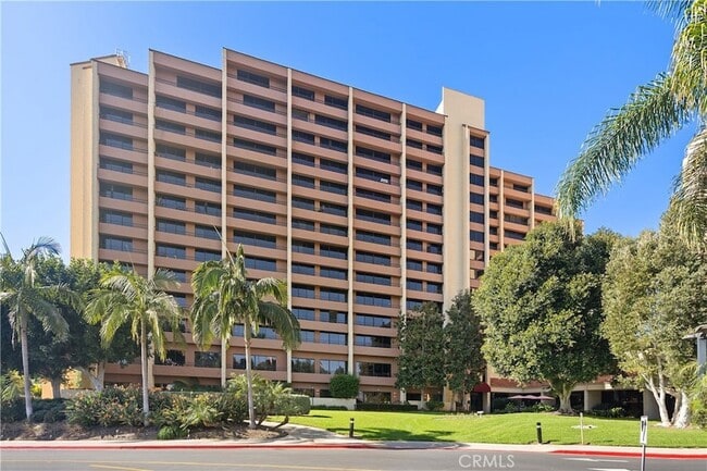 24055 Paseo Del Lago W, Unit 863 in Laguna Woods, CA - Building Photo - Building Photo