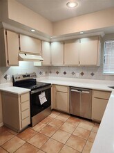 927 NW 41st Dr in Gainesville, FL - Building Photo - Building Photo