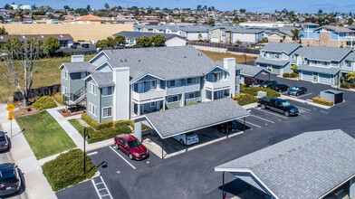 Oak Park Village Apartments in Grover Beach, CA - Foto de edificio - Building Photo