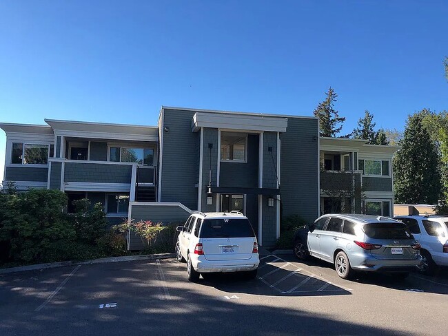 6620 Lake Washington Blvd NE, Unit 101 in Kirkland, WA - Foto de edificio - Building Photo