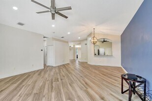 6172 Oak Bluff Way in Greenacres, FL - Building Photo
