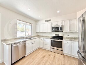 1744 W Mohawk Ln in Phoenix, AZ - Building Photo - Building Photo