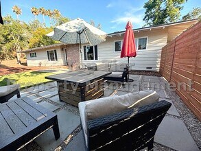 735 Bear Valley Pkwy in Escondido, CA - Building Photo - Building Photo
