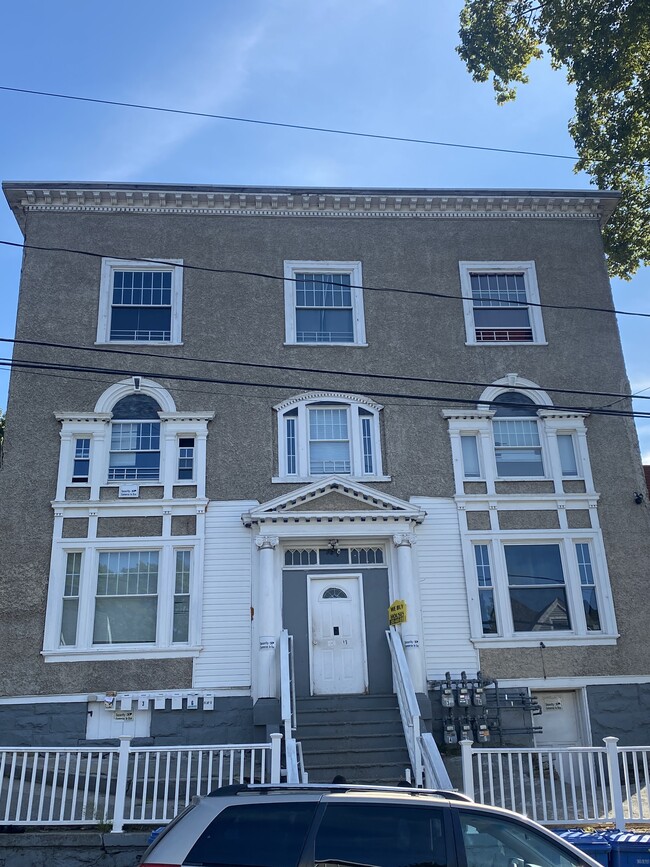 134 Chestnut Ave in Waterbury, CT - Building Photo - Building Photo