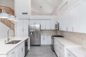 6739 E Gelding Dr in Scottsdale, AZ - Building Photo - Building Photo