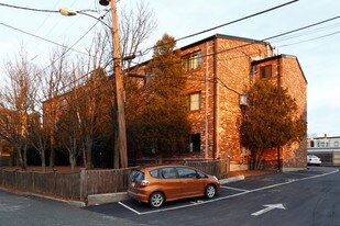 10 Roberts St Apartments