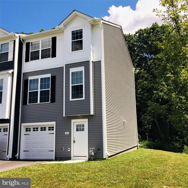 215 Woodside Ave