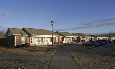 Jonathan's Joy Apartments in Anderson, SC - Foto de edificio - Building Photo