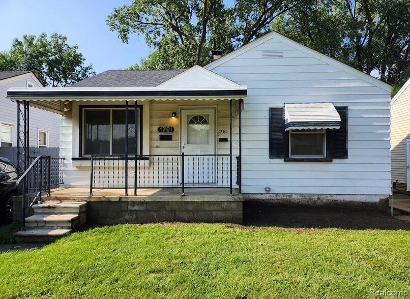 1761 E Milton Ave in Hazel Park, MI - Building Photo