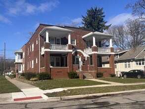 210 S Laurel St, Unit 3 in Royal Oak, MI - Foto de edificio - Building Photo