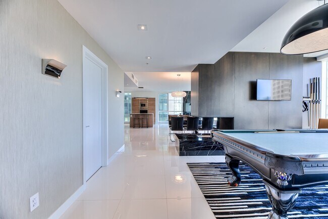 1300 Boul. René-Lévesque O in Montréal, QC - Building Photo - Building Photo