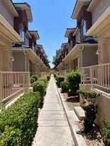 1350 Silver Sierra St in Las Vegas, NV - Building Photo