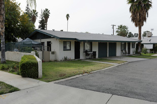 Central Avenue Bungalows Apartments