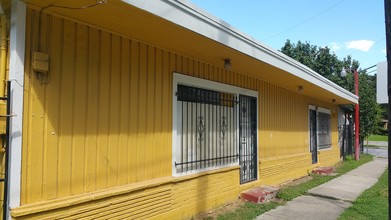 Former Washateria / Laundrymat and 8-Plex in Houston, TX - Building Photo - Building Photo