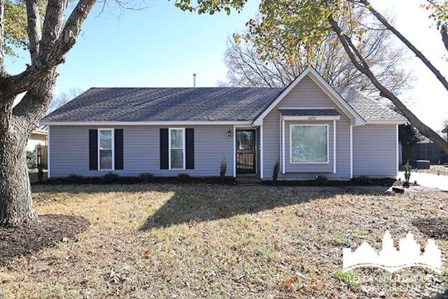 2692 Dromedary Dr