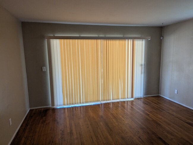 2208 Holden Way in Bakersfield, CA - Building Photo - Building Photo