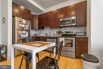427 Monroe St in Philadelphia, PA - Building Photo - Building Photo