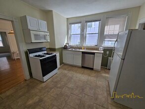 98 Westbourne Ter, Unit 1 in Brookline, MA - Foto de edificio - Building Photo