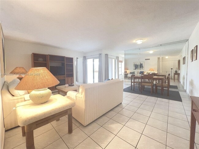9255 SW 125th Ave in Miami, FL - Building Photo - Building Photo