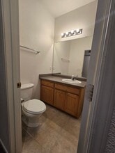 2068 W Merritt St in Hanford, CA - Building Photo - Building Photo