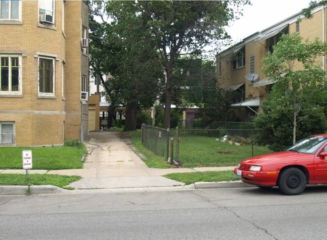 2046 W Foster Ave in Chicago, IL - Building Photo - Other