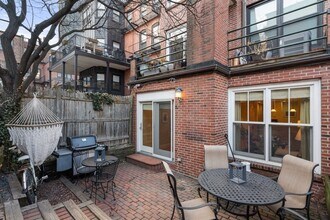 21 Cumberland St in Boston, MA - Building Photo - Building Photo