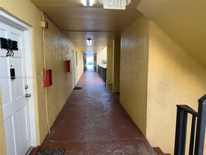 575 W 69th St in Hialeah, FL - Building Photo - Building Photo